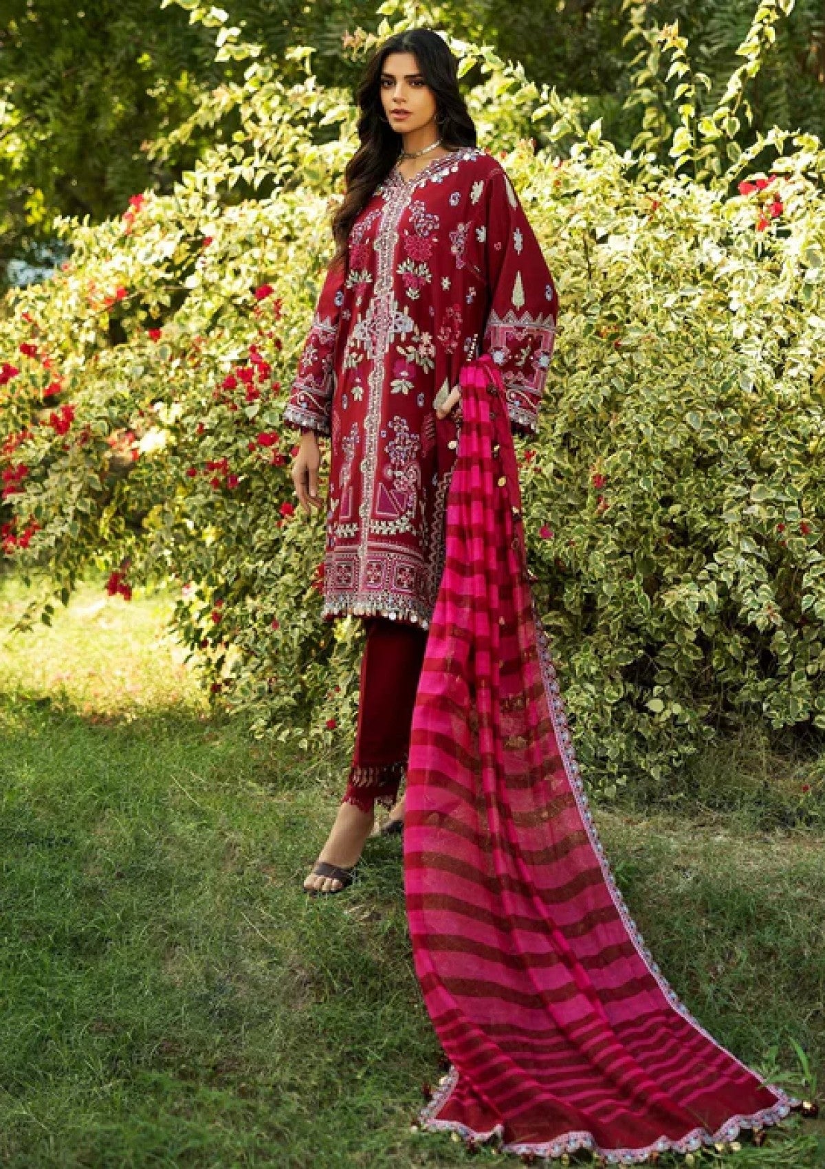 Lawn - Sadaf Fawad Khan - Siraa 25 - WISTERIA - B photo 4