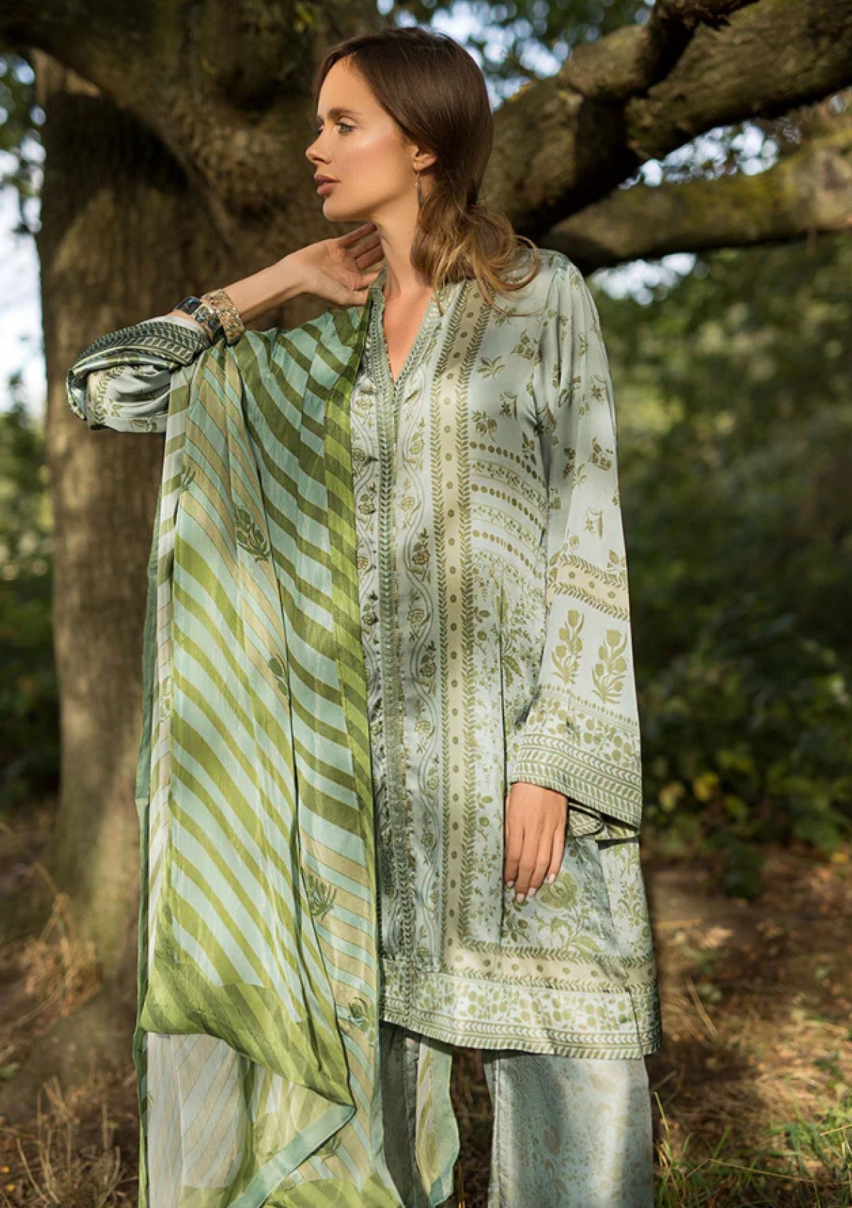 Winter - Sobia Nazir - Satin Edit - Unstitched 25 - SU#02 photo 4