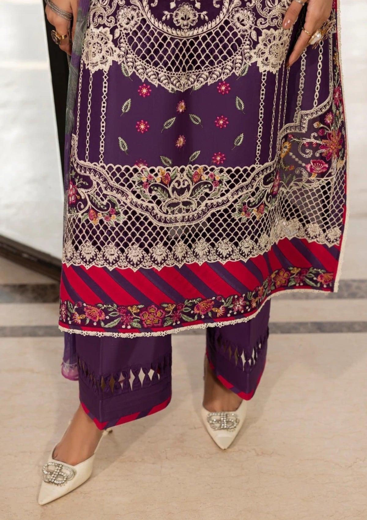 Lawn - Marwat Textiles - Gulmina - Dilkash 26 - D#07 - AIMA image 4