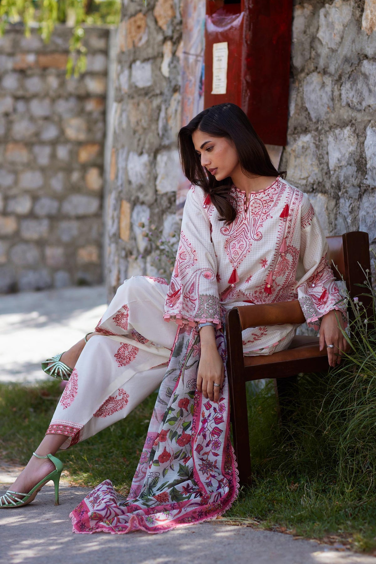 Unstitched Embroidered 3 Piece Muzlin Suit — 1000000093629 photo 7