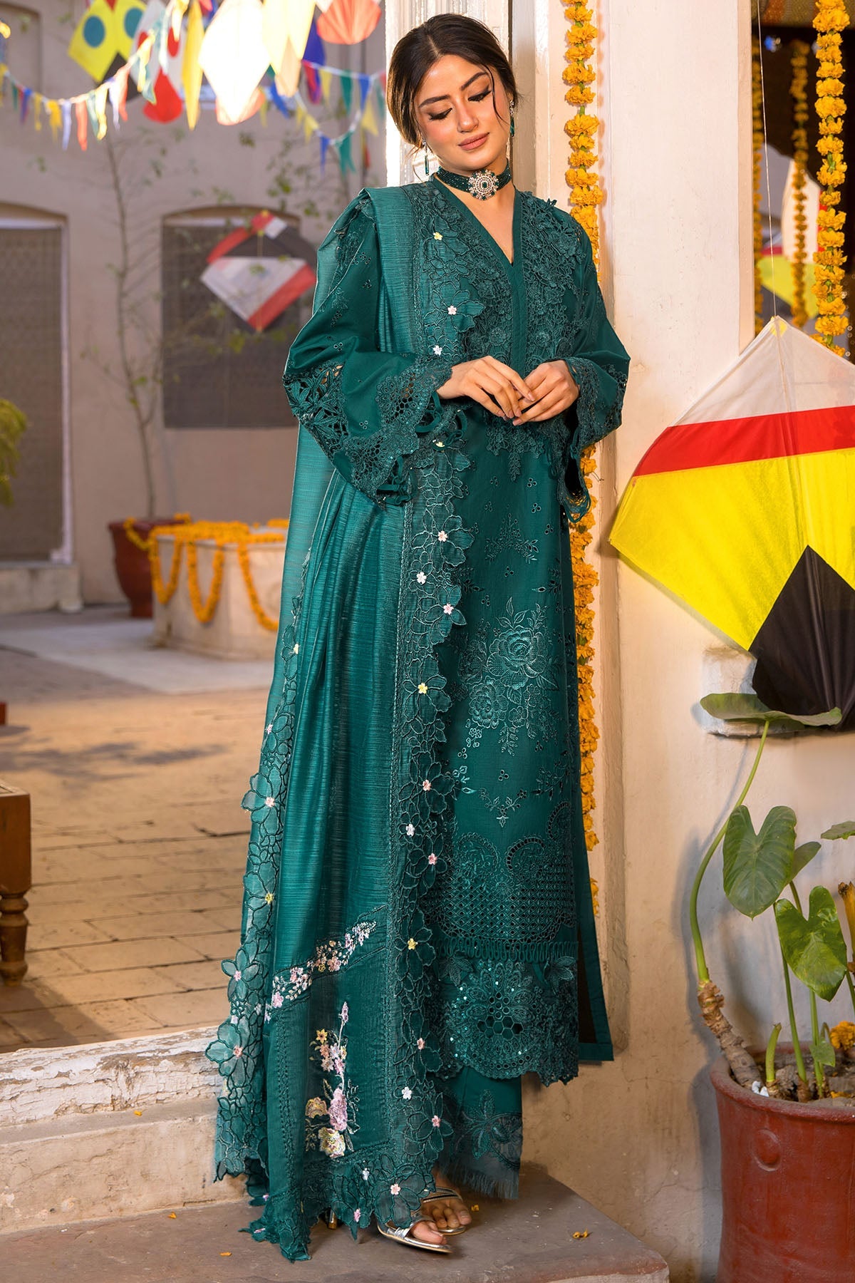 5926-HUES EMBROIDERED LAWN UNSTITCHED photo 1
