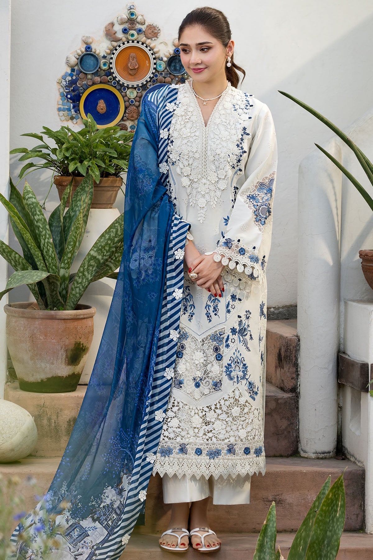 6118-LIGRIA EMBROIDERED LAWN UNSTITCHED photo 3