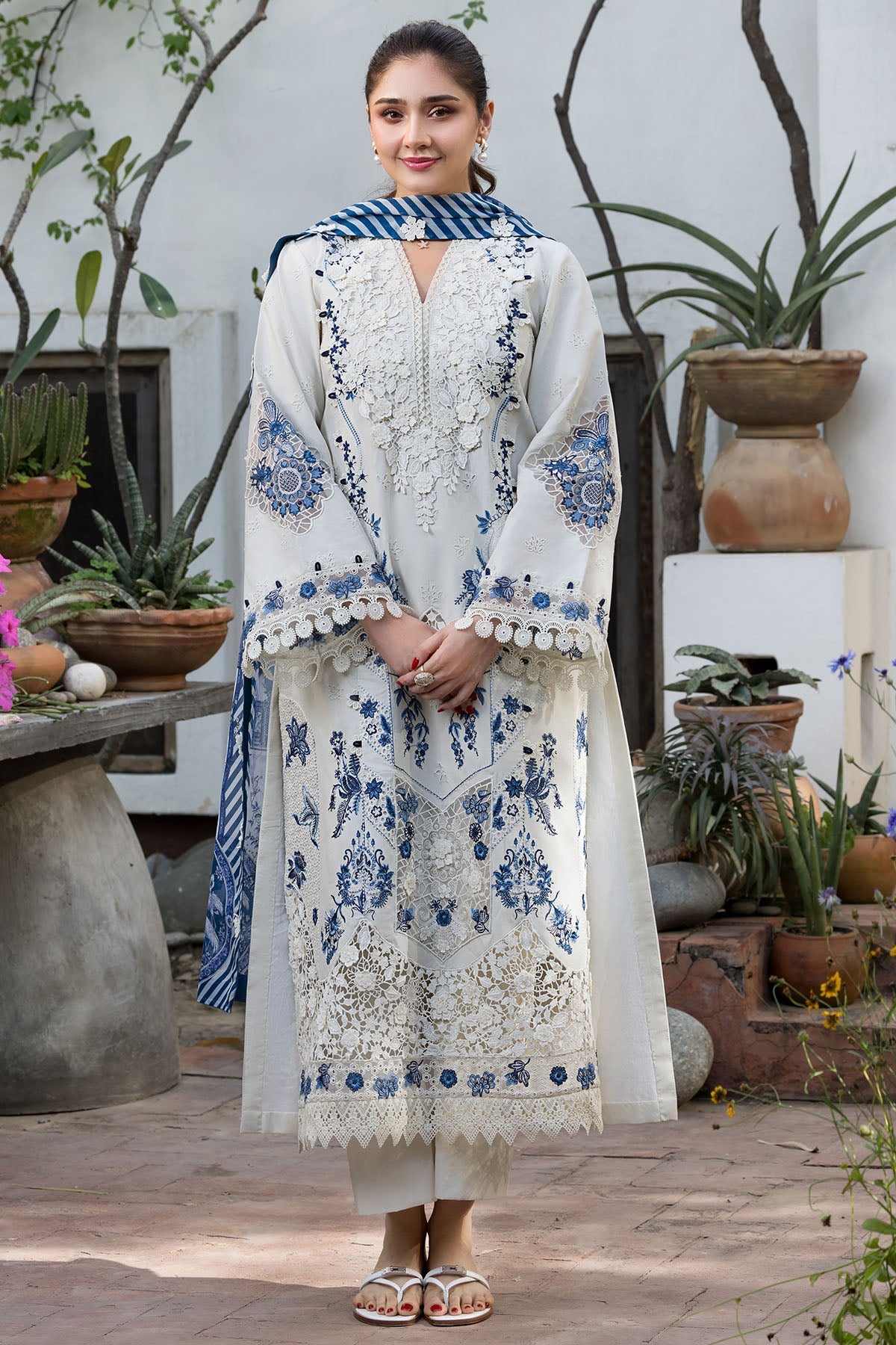 6118-LIGRIA EMBROIDERED LAWN UNSTITCHED photo 4