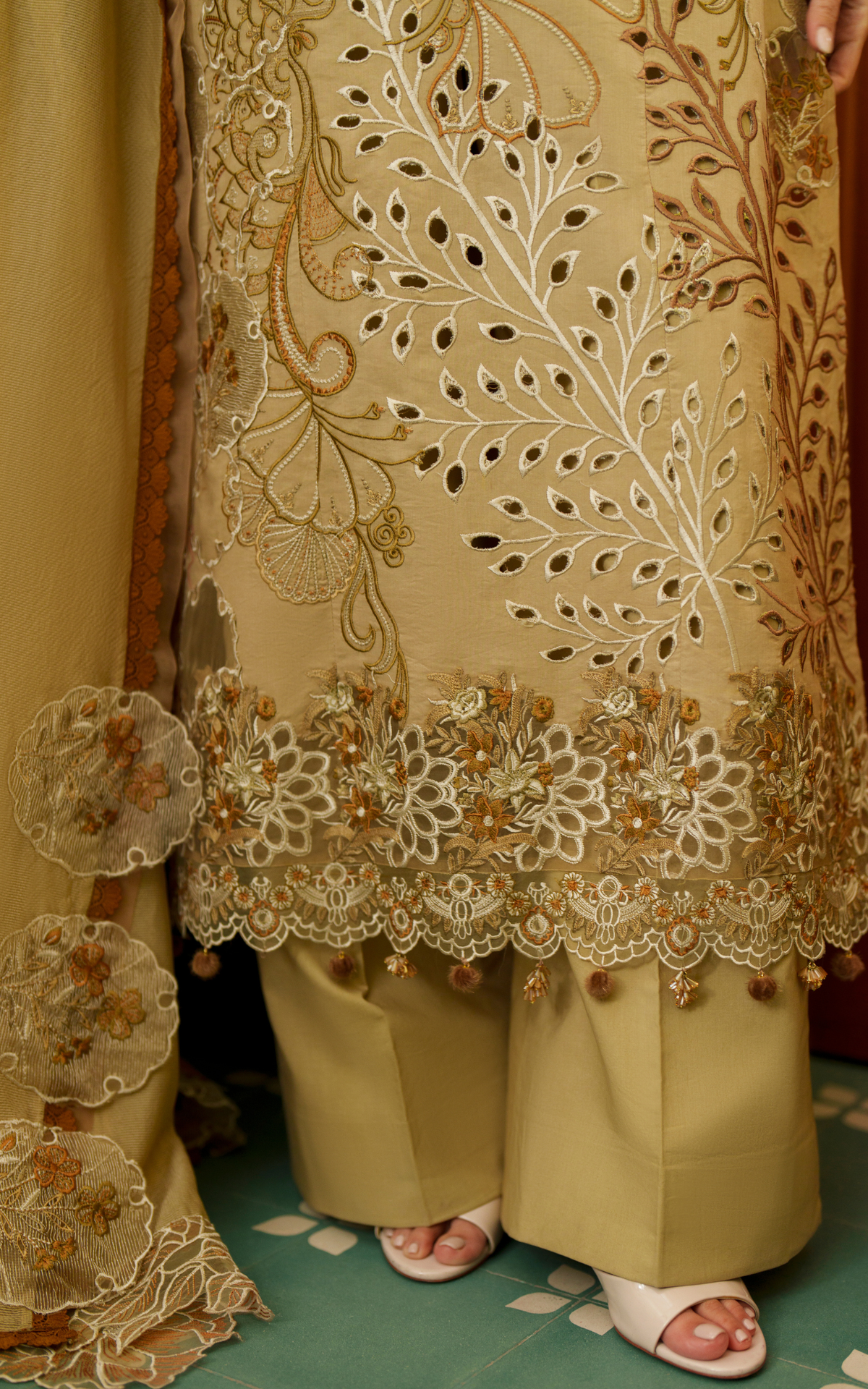 Asifa & Nabeel Urban Serenity VUL26-09 official image 3