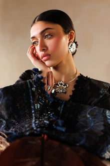 Baroque EL26-D08 black outfit detail