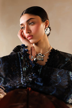 Baroque EL26-D08 black outfit detail