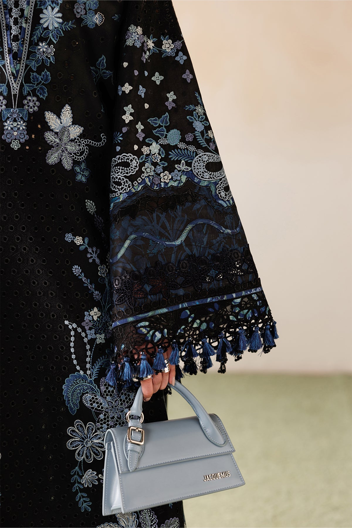 Baroque EL26-D08 embroidered side profile