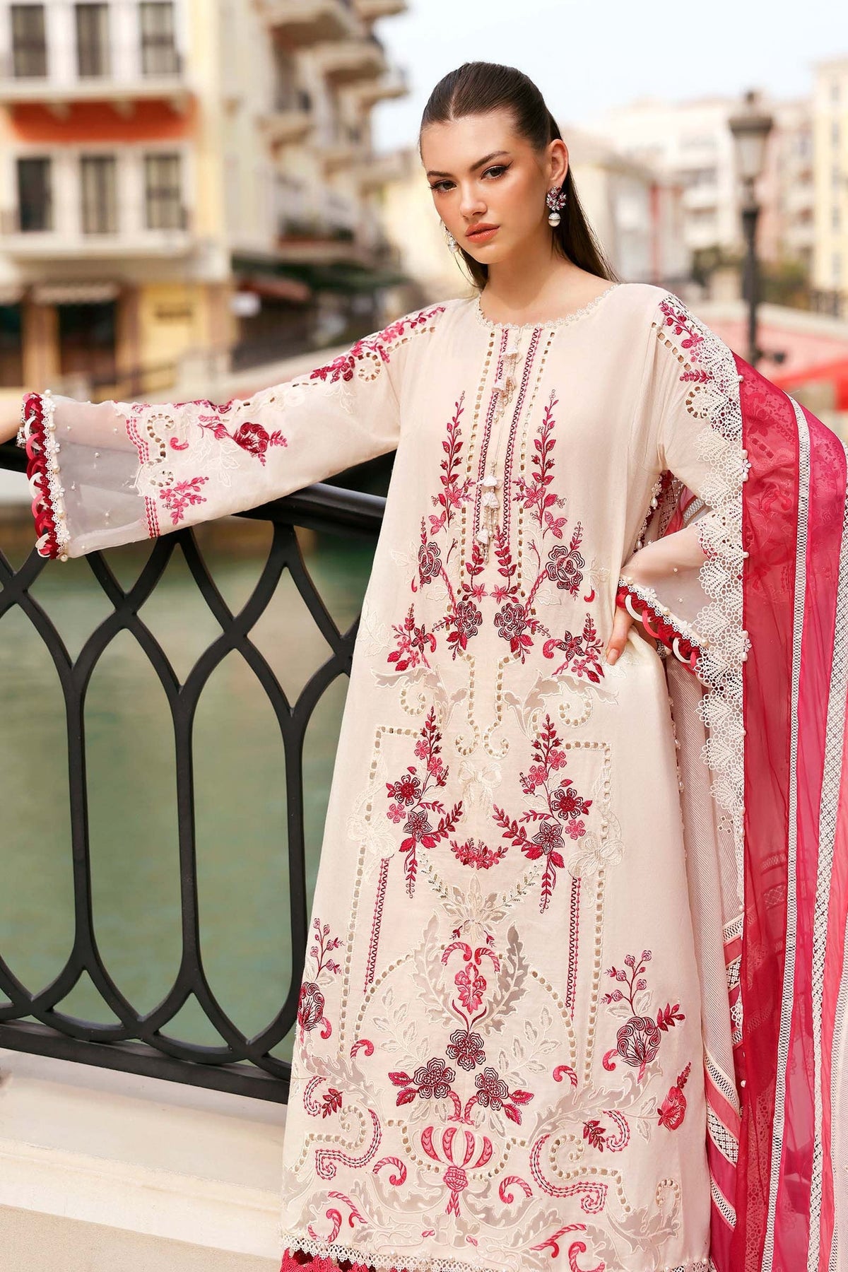 Maria.B. Luxury Lawn 2026 design D-2609-A gallery 6