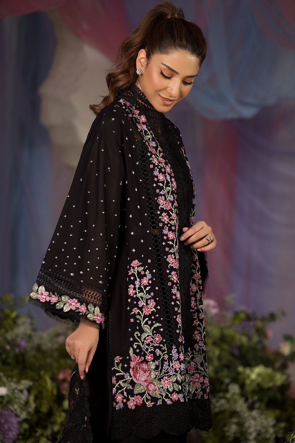 Sobia Nazir Design 4B Luxury Lawn 2025 Unstitched picture 3