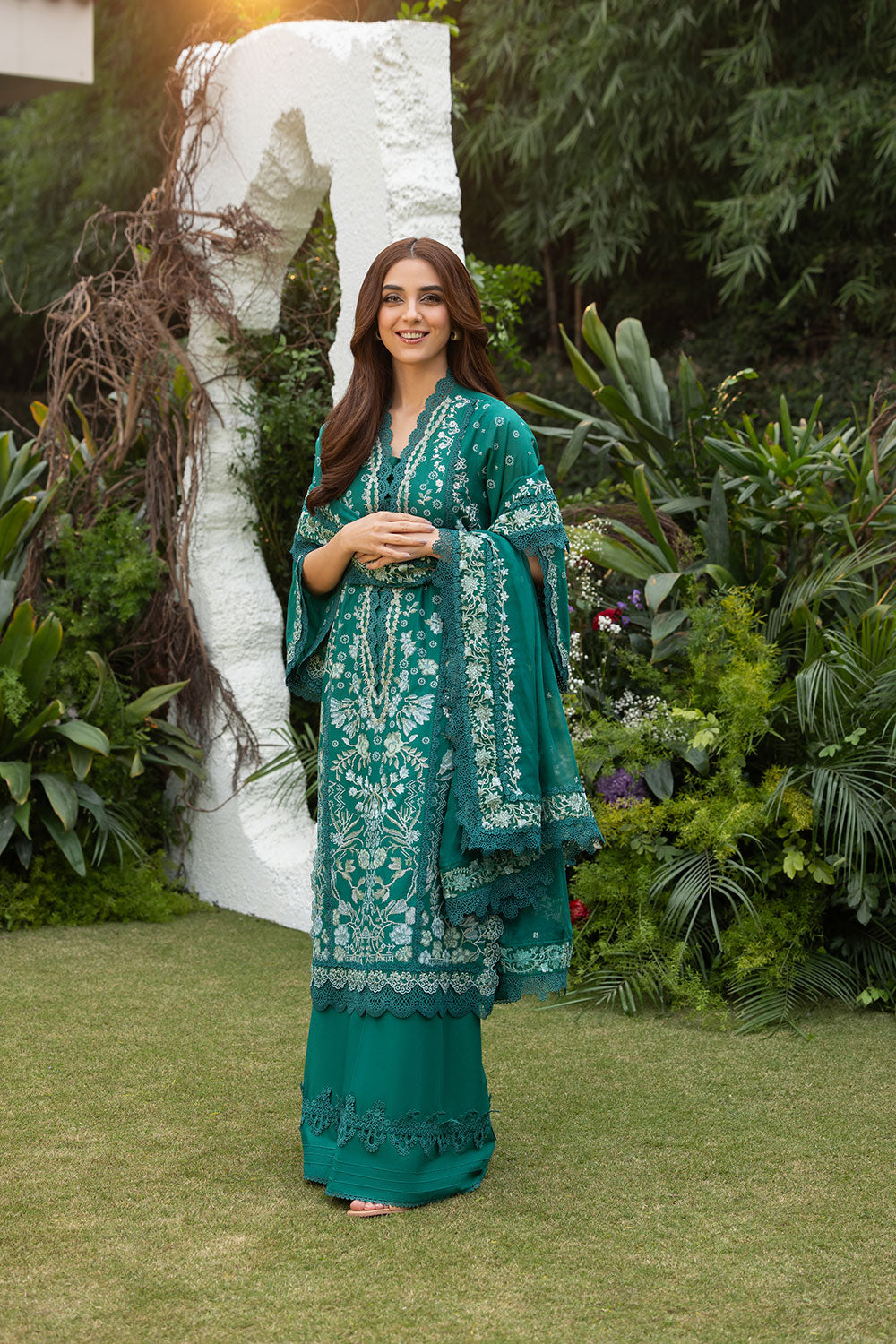 Sobia Nazir Design 8B Luxury Lawn 2025 Unstitched picture 2