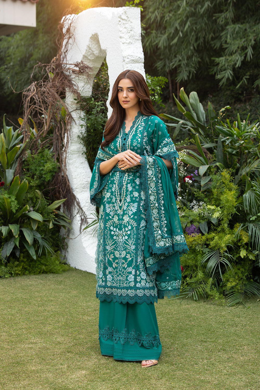 Sobia Nazir Design 8B Luxury Lawn 2025 Unstitched picture 3