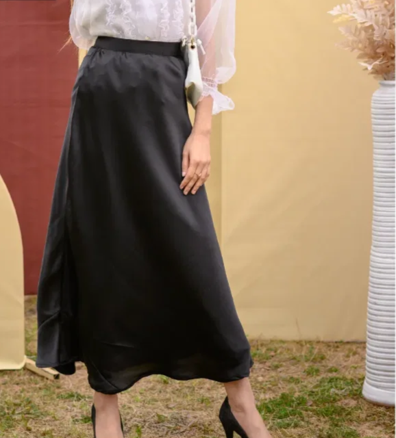 The Closet Brown & Black Skirts Set photo 3