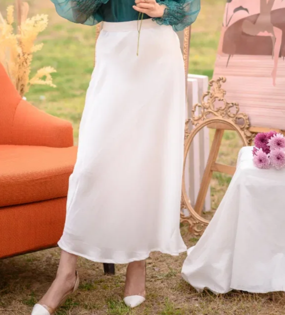 The Closet White & Maroon Skirts Set image 1