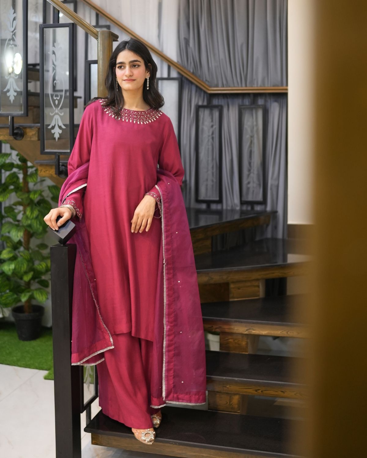 UHK Reem Aya official product photo 2