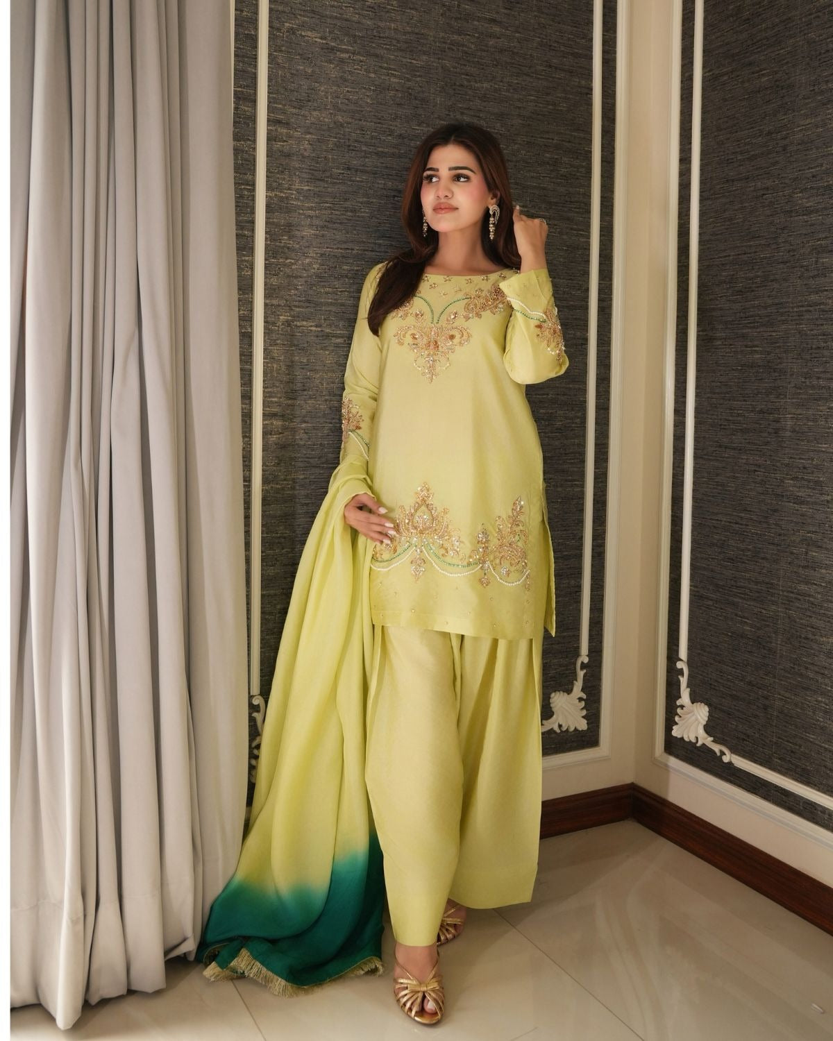 UHK SUROOR official collection photo — view 2
