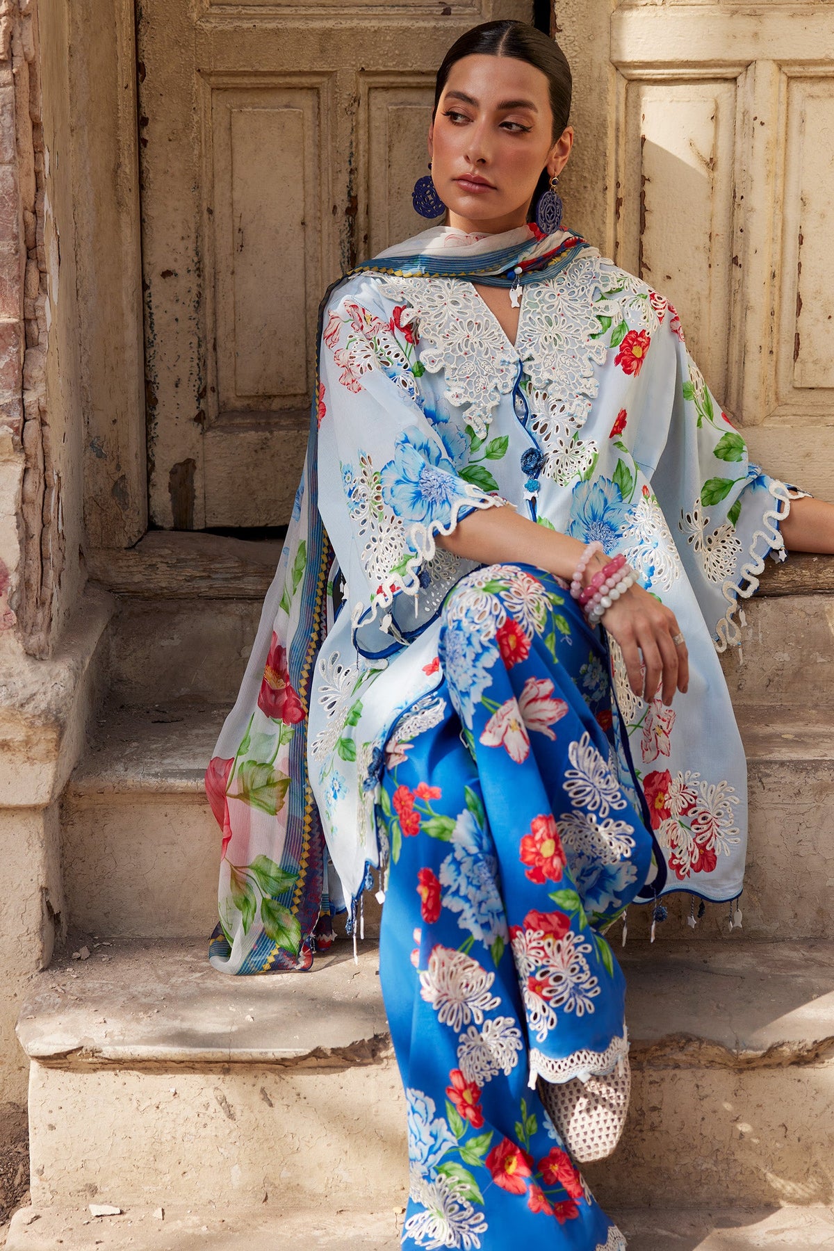 Lawn - Zaha - Festive 26 - ZF#02 - BLUE POPPY — outfit image 3