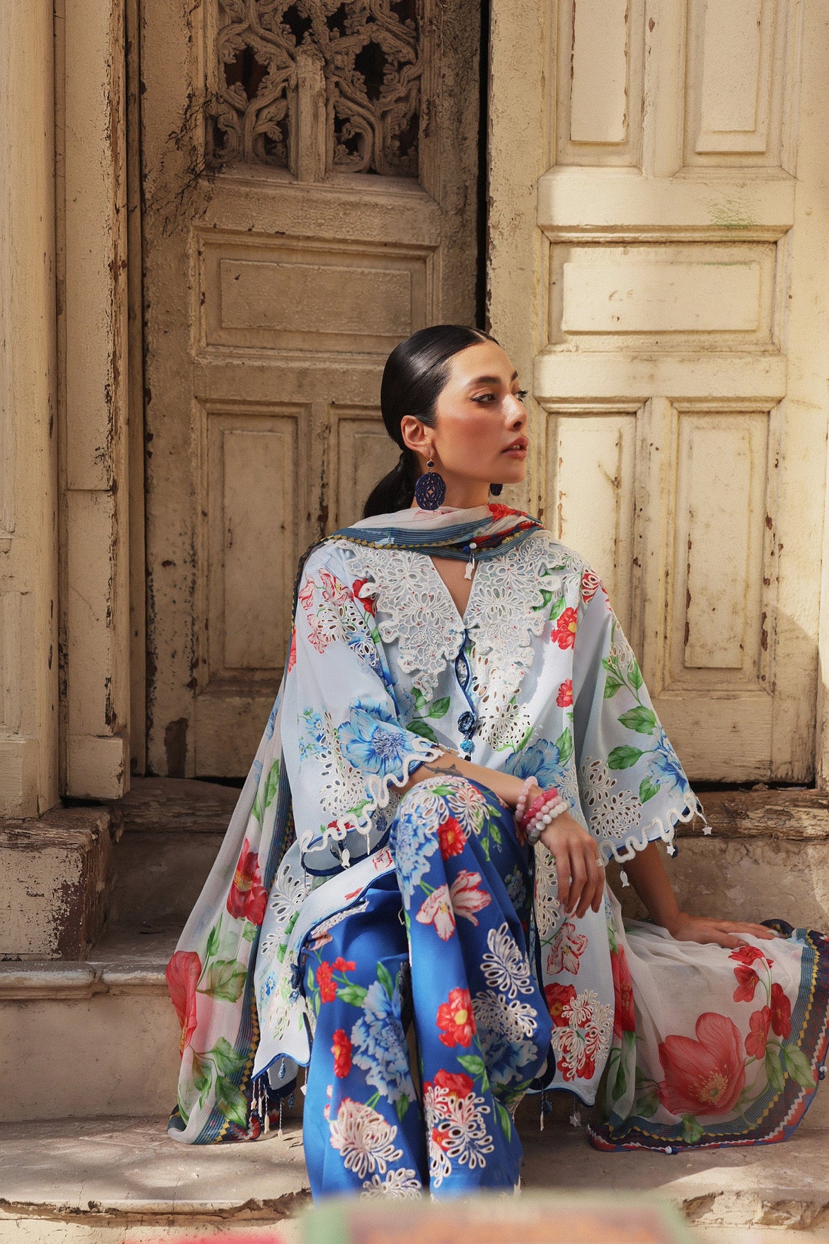 Lawn - Zaha - Festive 26 - ZF#02 - BLUE POPPY — outfit image 4